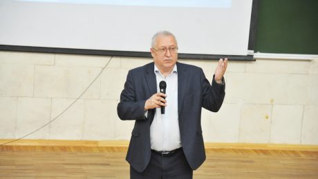 декан журфака