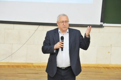 декан журфака